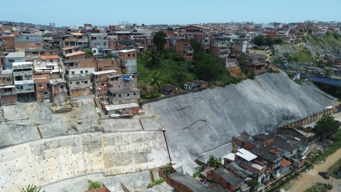 Governo entrega mais uma obra de contenção de encostas, neste domingo (29), no Alto do Peru