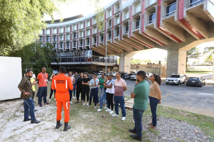 Servidores aprendem sobre primeiros socorros e controle de incêndio em formação do Corpo de Bombeiros