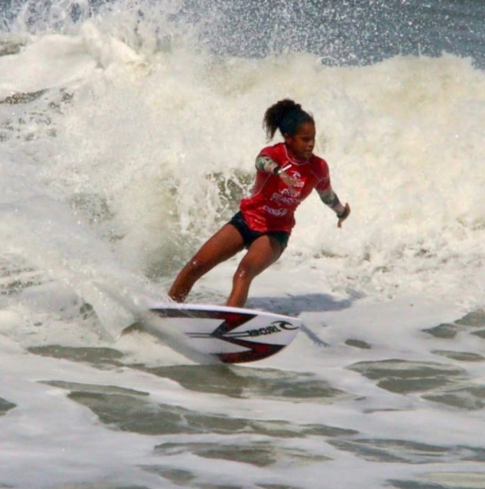 Surfista baiana conquista título inédito para o estado