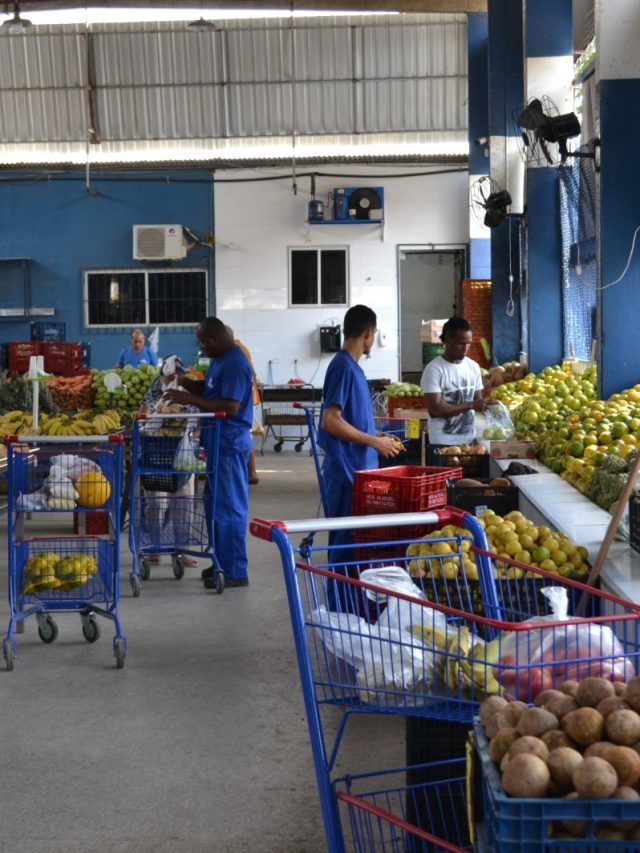 Ceasa e mercados estaduais funcionam em horário especial no 12 de outubro