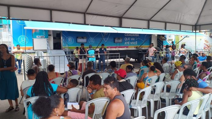 SAC Móvel oferece atendimento gratuito a pessoas em situação de rua em Salvador