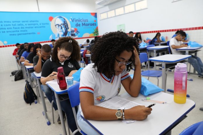 Bahia alcança índice de 85% de participação dos estudantes da rede estadual nas provas do Sistema de Avaliação da Educação Básica (Saeb)