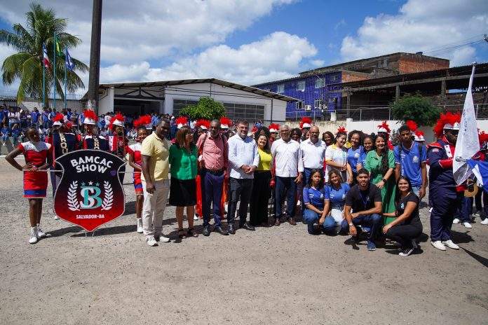 Praça conta com equipamentos inclusivos que estimulam conhecimento científico de maneira lúdica e interativa