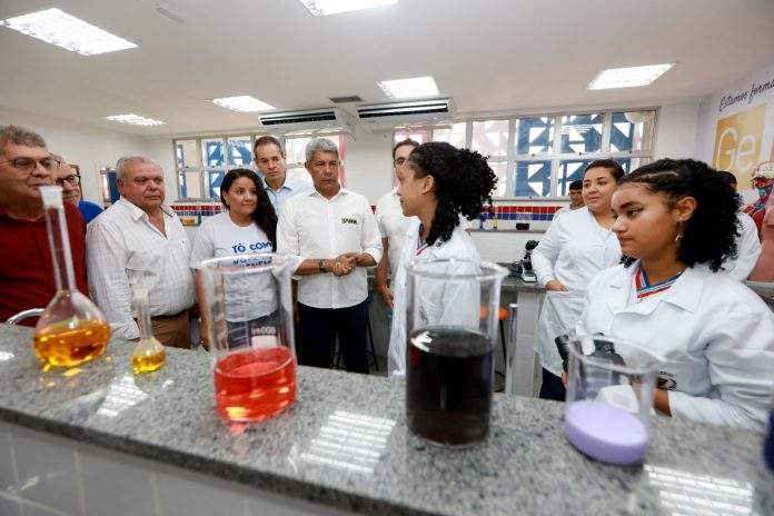 Bom Jesus da Serra recebe obras de educação, infraestrutura e abastecimento de água do governo estadual