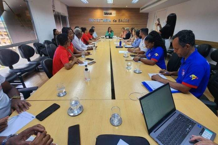 Secretária da Saúde da Bahia se reúne com agentes comunitários de saúde e agentes de combate às endemias