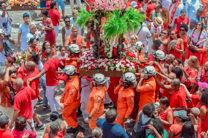 Cerca de 3 mil pessoas participam de celebração a Santa Bárbara no quartel do CBMBA