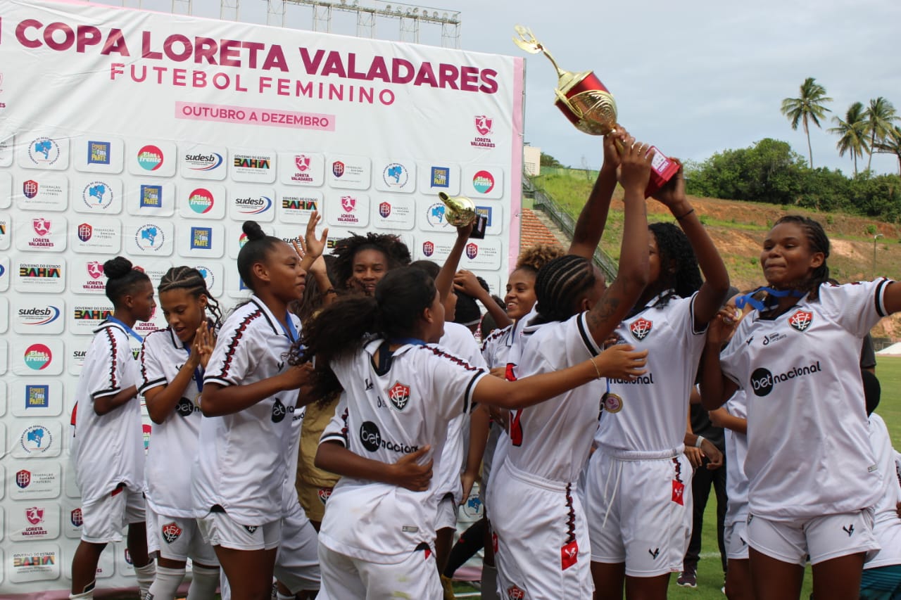 Vitória e Revelação conquistam troféu de equipes campeãs da segunda edição  da Copa Loreta Valadares - Secom GOVBA