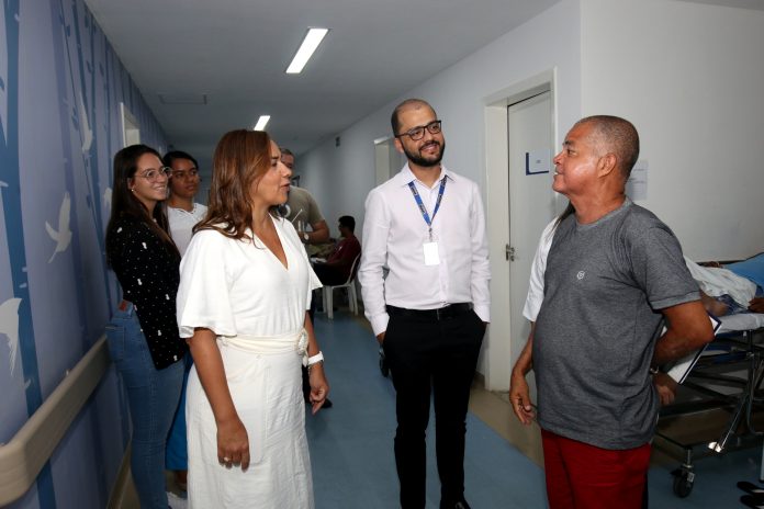 Secretária da Saúde do Estado realiza inspeção surpresa no Menandro de Faria