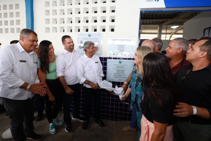 Governo do Estado entrega escola e mercado em Novo Horizonte e autoriza obras em Macaúbas