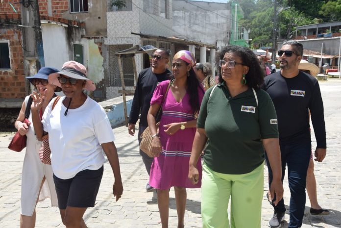 Secretarias de Estado visitam Ilha de Maré para conhecer projeto de placas acústicas ecológicas