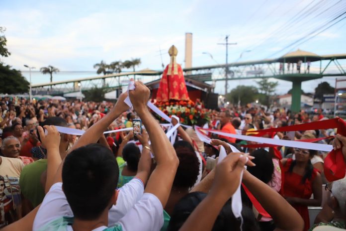 Festa do padroeiro e ação ambiental movimentam turismo em Camaçari