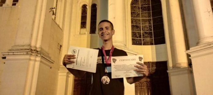 Estudante da rede estadual é aceito em programa de bolsa internacional, em Havard