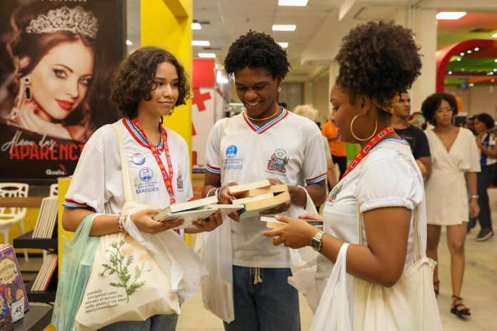 Editoras universitárias fomentam produção literária na Bienal do Livro Bahia 2024