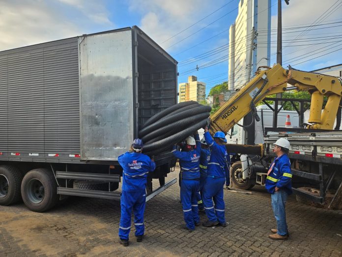Embasa encaminha 3 toneladas de equipamentos para drenar água de cidades alagadas no Rio Grande do Sul