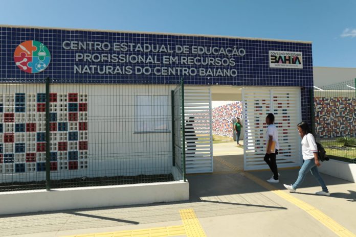 SEC faz visita técnica em obras de duas unidades escolares, em Xique-Xique