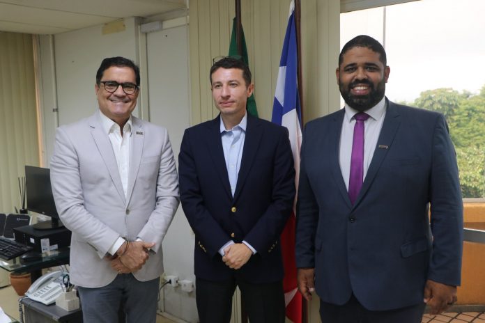 Cônsul Geral do Peru no Brasil e secretariado do Governo da Bahia dialogam sobre política de migrantes no estado