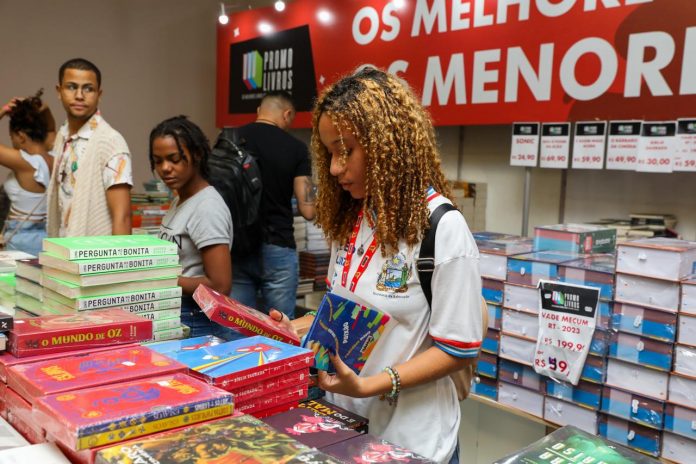 Secretaria da Educação da Bahia oferta à rede estadual milhares de livros adquiridos na Bienal