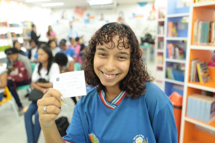 TRE nas Escolas promove emissão de mais de três mil títulos eleitorais de estudantes da rede estadual