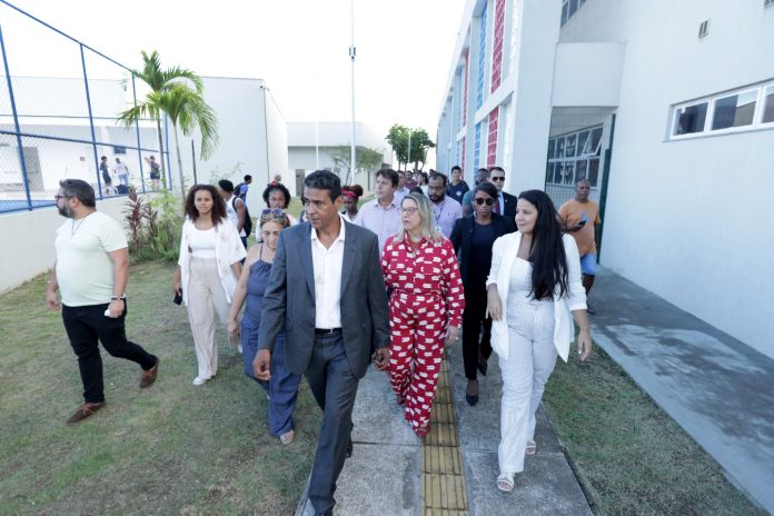 Colégio de Tempo Integral em Paripe recebe visita da governadora em exercício e surpreende pela estrutura e qualidade do ensino