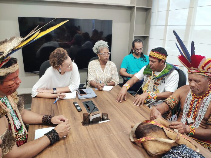 SJDH e Sepromi recebem indígenas do sul da Bahia para escuta sobre reintegração de posse