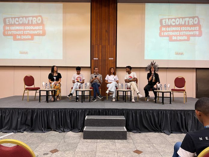 Estudantes baianos participam de encontro de grêmios escolares, em Salvador