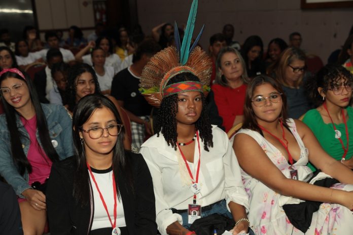 SEC realiza encontro com estudantes e debate programas voltados para juventude