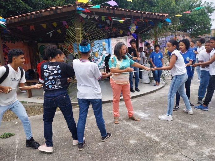 Caravana Dia do Forró promove imersão na cultura junina, nas escolas estaduais da Bahia