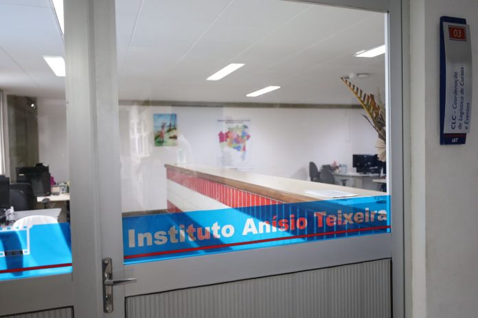 Novas tecnologias são destaque na formação de professores em 41 anos do Instituto Anísio Teixeira