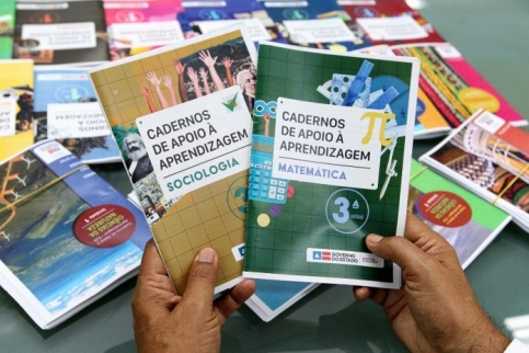 SEC faz campanha para doação de material escolar para os estudantes gaúchos