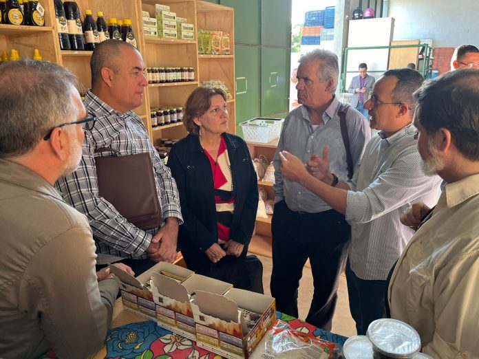 Delegação de Cuba visita Centro de Distribuição da agricultura familiar da Bahia