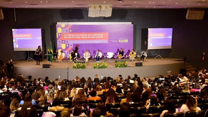 Políticas para as mulheres na Bahia são apresentadas como referência durante Fórum Nacional, em Brasília