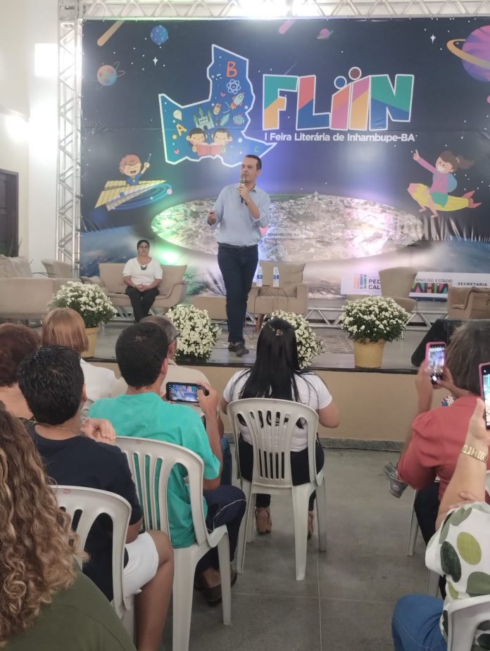 Estudantes da rede estadual ocupam a 1ª Feira Literária de Inhambupe