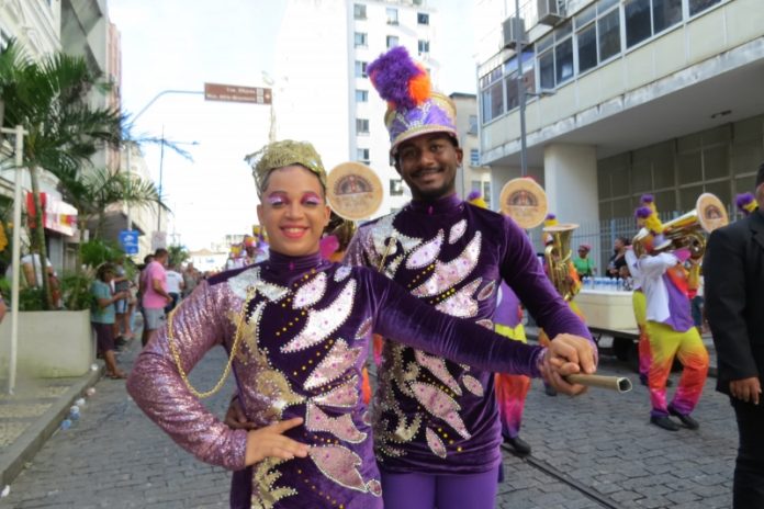 Fanfarras e balizas da rede estadual são premiadas em concurso de Salvador