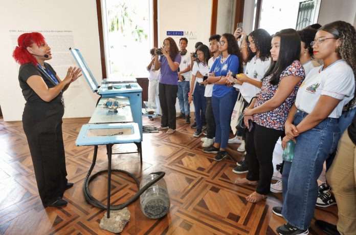 Programa estadual que leva estudantes da rede estadual aos museus é lançado em Salvador