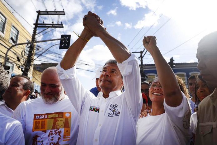 Dois de Julho: governador participa do desfile que celebra história de luta e resistência do povo baiano