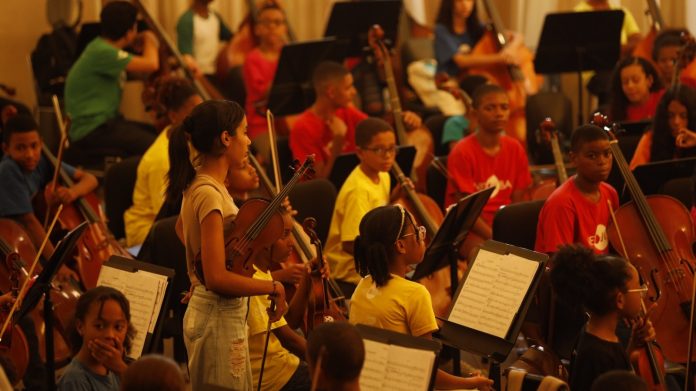 Neojibá: Programa do Governo do Estado transforma a vida de crianças e adolescentes por meio da música