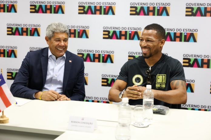 “Hoje, o brilho é dele, a luz é dele, é dele esse cinturão”, celebrou o governador em recepção ao campeão mundial de boxe Robson Conceição