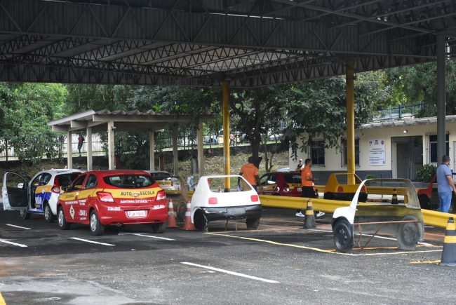 Veículos usados em autoescolas têm tempo de uso prorrogado, conforme nova lei