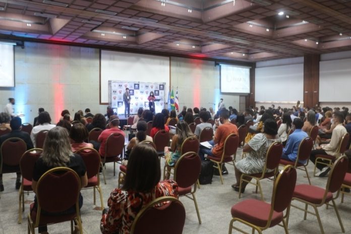 Estudantes da rede estadual participam, em Salvador, de encontro que simula reuniões da ONU