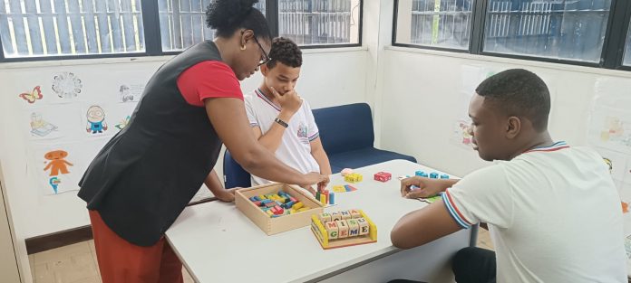 Acesso à educação inclusiva transforma vida de estudantes da rede estadual