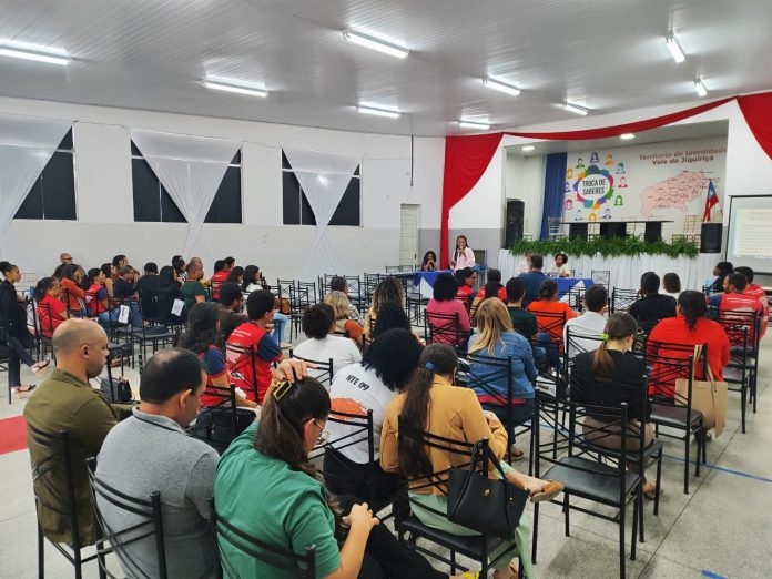 Educadores e gestores escolares do Território Vale do Jiquiriçá participam de encontro, em Amargosa