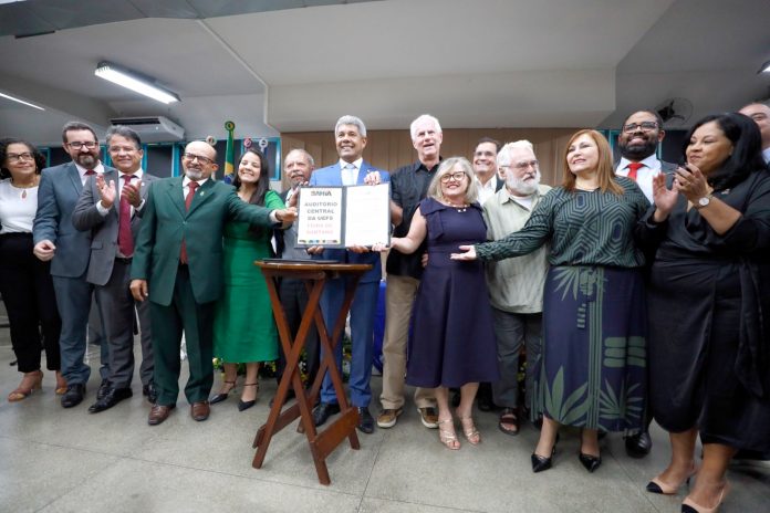 Governador participa da posse da nova vice-reitora da Uefs e entrega Pavilhão de Aulas 1