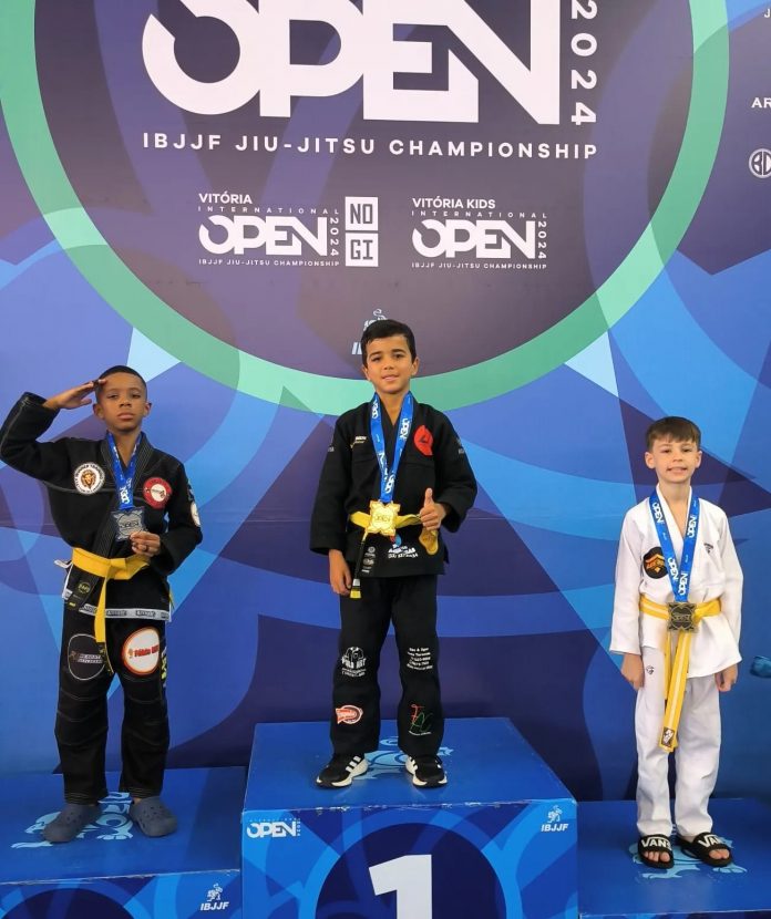 Atleta juvenil e lutador faixa preta de jiu jitsu conquistam prata em evento fora do estado