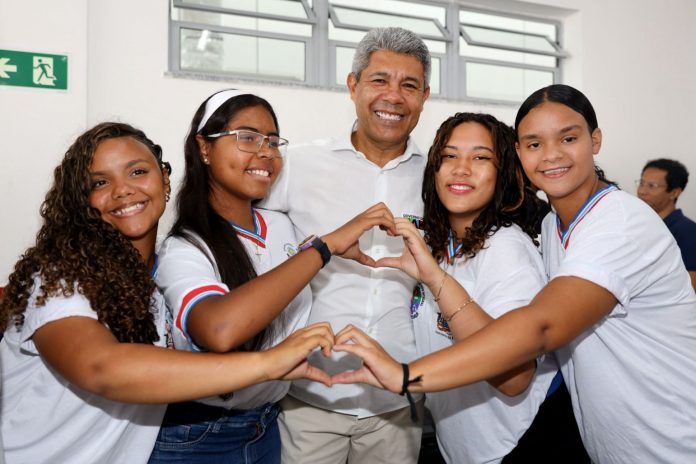 Governador comemora avanços na educação da Bahia