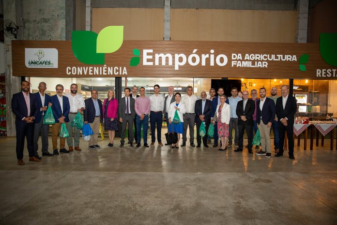 Comitiva do Banco Mundial conhece experiências bem-sucedidas na agricultura familiar baiana