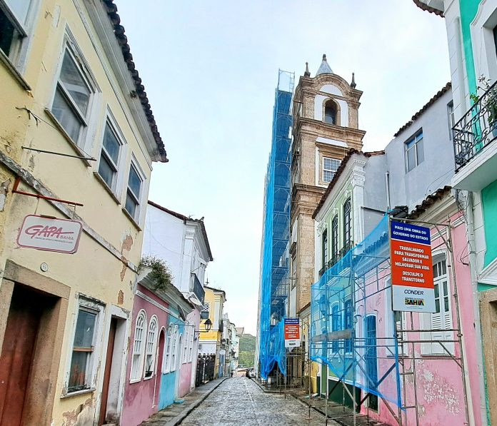 Conder inicia pintura em igreja e em 56 imóveis na Rua do Passo