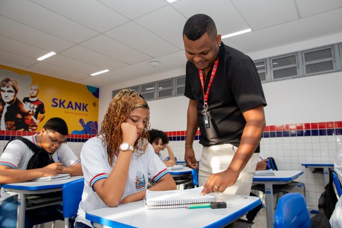 Governo do Estado potencializa investimentos na carreira do magistério público estadual