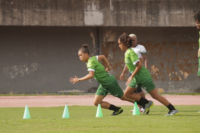 Projeto Esporte na Cidade abre novas vagas para crianças e jovens de 7 a 17 anos praticarem futebol feminino