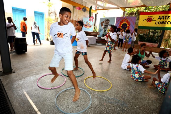 Neojiba e Projeto Axé promovem transformação social na vida de crianças e adolescentes baianos