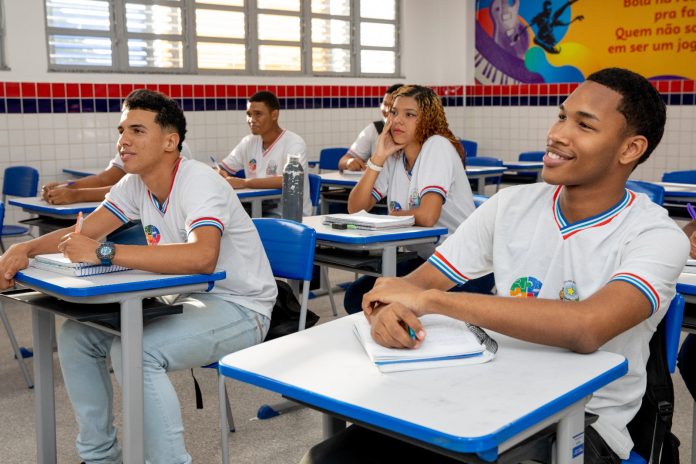 Renovação de matrícula para estudantes da rede estadual começa na próxima segunda-feira (18)